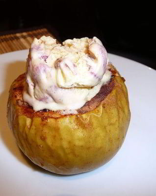 Печеные яблоки с пломбиром