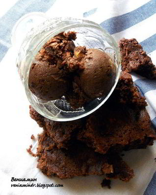 Шоколадное мороженое с брауни