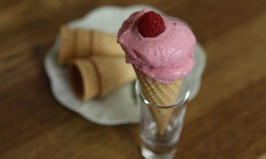 Рецепт творожно-малинового мороженого