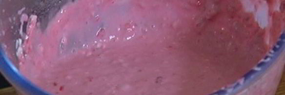 творожно-малиновое мороженое