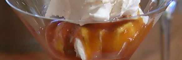 ванильное мороженое с карамельным соусом и миндальной нугой