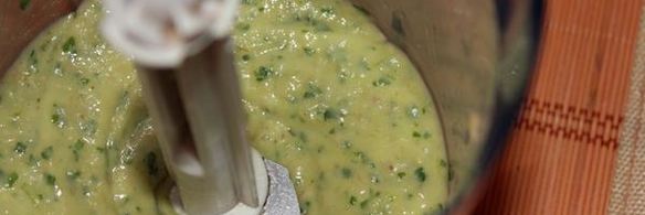 зеленое мороженое с авокадо и рукколой