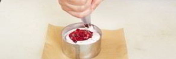 легкий мусс с клюквенно-медовым соусом