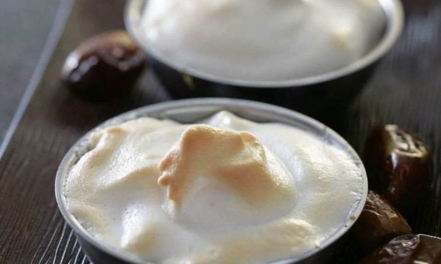 Рецепт мусса из фиников со взбитыми сливками