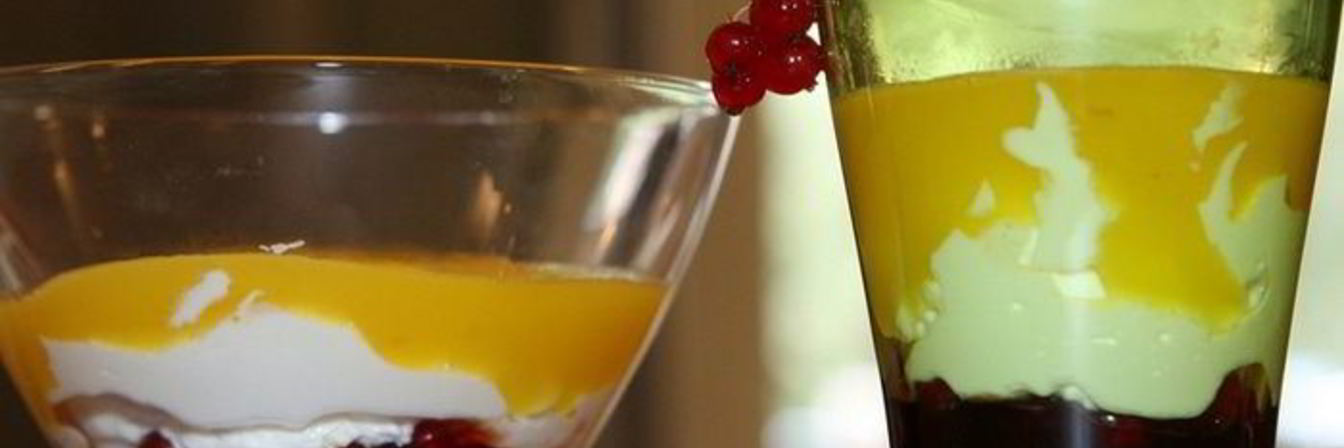 Мусс из манго, йогурта и смородины