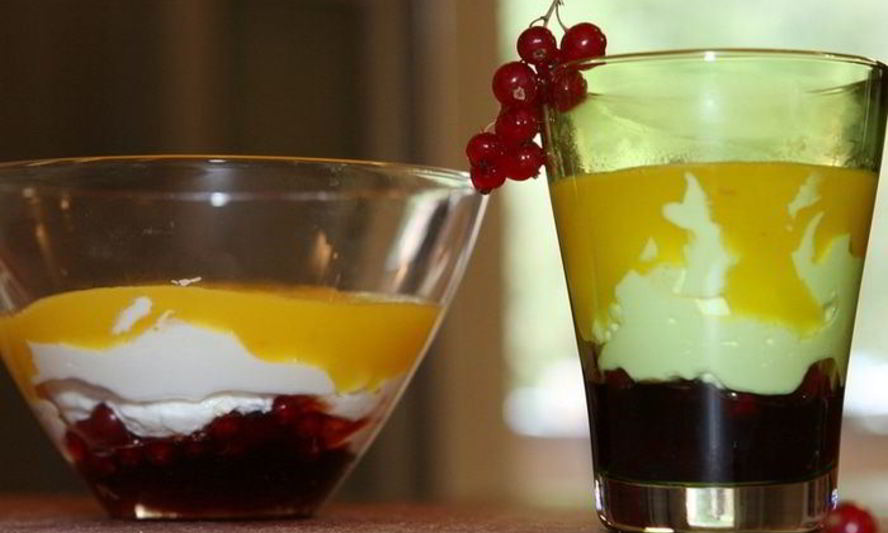 Рецепт мусса из манго, йогурта и смородины