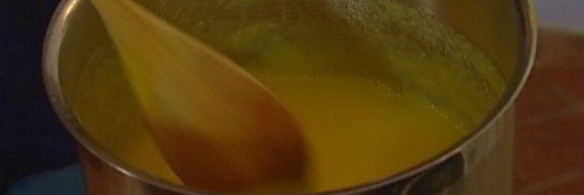 мусс из манго, йогурта и смородины