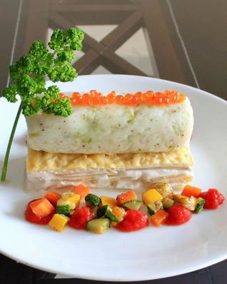 Рыбный мусс с гратеном дофине, овощами и томатным кули