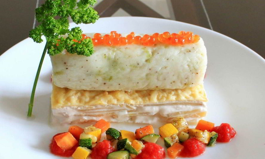Рецепт рыбного мусса с гратеном дофине, овощами и томатным кули