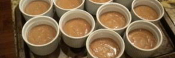 шоколадный мусс с кремом и фисташками