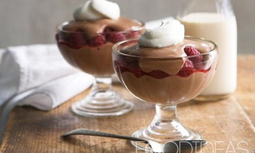 Рецепт шоколадного мусса с малиной