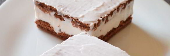 тирамису с кокосовым муссом, малиновым желе и черникой