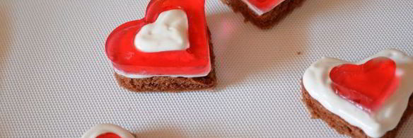 тирамису с кокосовым муссом, малиновым желе и черникой