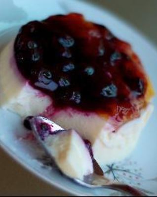 Панна-котта с черникой