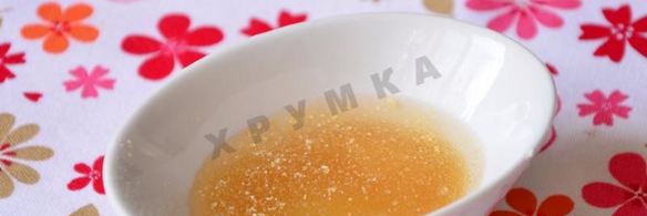 панна-котта со сгущенным молоком и клубничным конфитюром