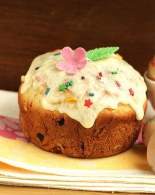 Кулич с апельсиновыми цукатами и черносливом