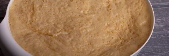 кулич с изюмом, цукатами и вяленой клюквой