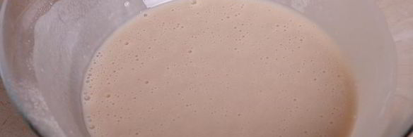 кулич с изюмом, цукатами и вяленой клюквой