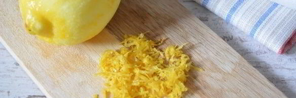 кулич с миндалем и лимонной цедрой