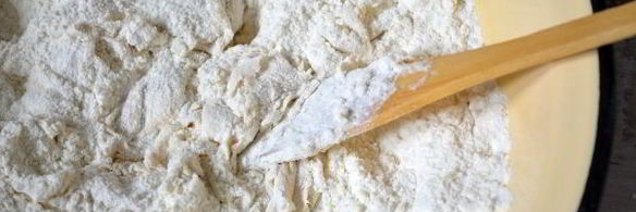 кулич с миндалем и лимонной цедрой