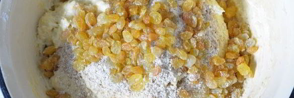 кулич с миндалем и лимонной цедрой