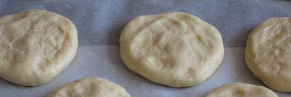 пасхальные творожные булочки с заварным кремом и абрикосами