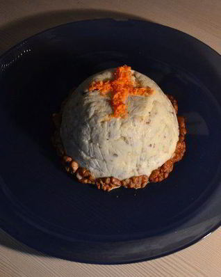 Сливочная пасха с грецкими орехами и финиками