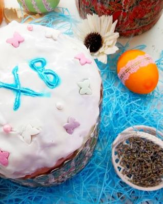 Тыквенный кулич с лавандовой сливочной глазурью