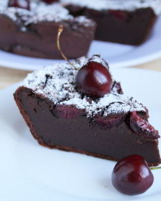 Шоколадный клафути с черешней
