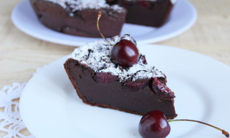 Рецепт шоколадного клафути с черешней