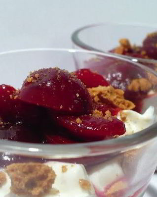 Сливочный десерт из маскарпоне с вишнями-амаретто