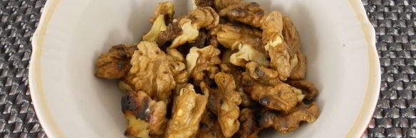 сметанный десерт с сухофруктами и грецкими орехами