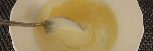 сметанный десерт с сухофруктами и грецкими орехами