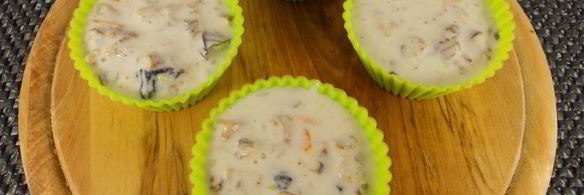 сметанный десерт с сухофруктами и грецкими орехами