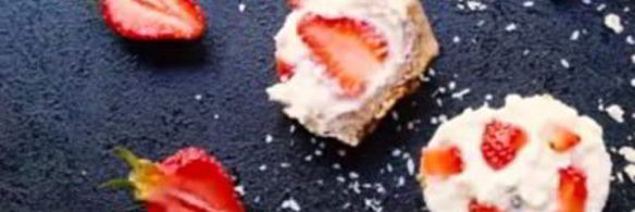 творожный пп десерт с клубникой