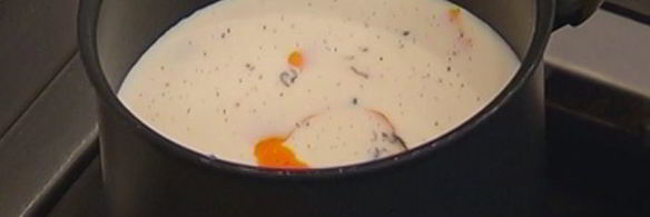 ванильный рисовый пудинг с изюмом и карамелью