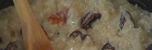 ванильный рисовый пудинг с изюмом и карамелью