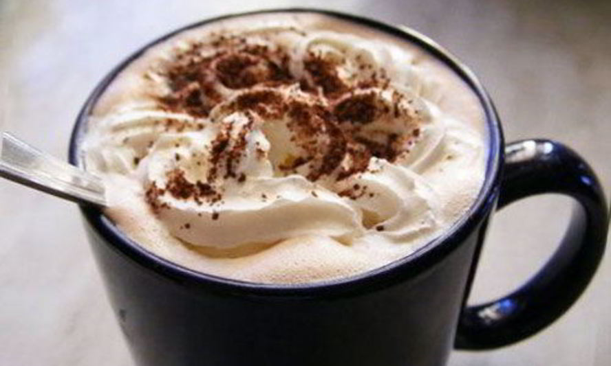 Рецепт вкусного горячего шоколада с пенкой