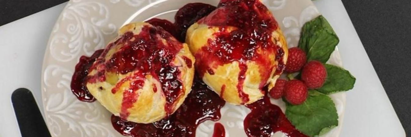 Яблоки, фаршированные малиной