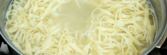 домашняя лапша двух видов