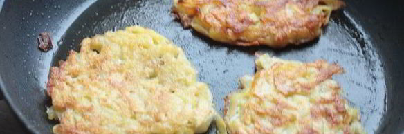 картофельные драники с кремом из лосося