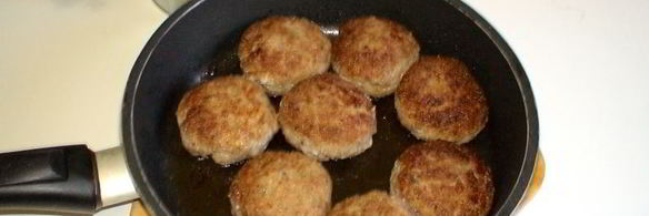 фрикадельки джинга с сальсой из запеченных перцев с гарниром из молодого картофеля