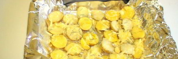 фрикадельки джинга с сальсой из запеченных перцев с гарниром из молодого картофеля