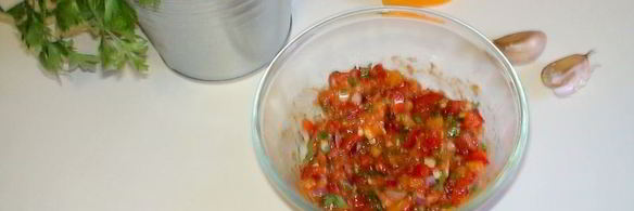 фрикадельки джинга с сальсой из запеченных перцев с гарниром из молодого картофеля