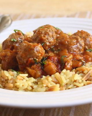 Фрикадельки из бараньего фарша с баклажанным соусом