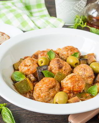 Фрикадельки из индейки с овощами