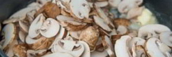 фрикадельки из индейки в грибном соусе