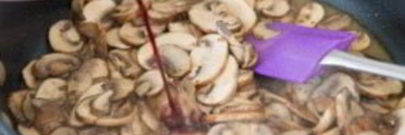 фрикадельки из индейки в грибном соусе