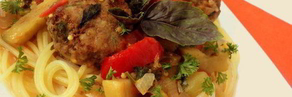 фрикадельки с базиликом и овощами