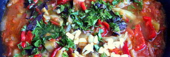 фрикадельки с базиликом и овощами